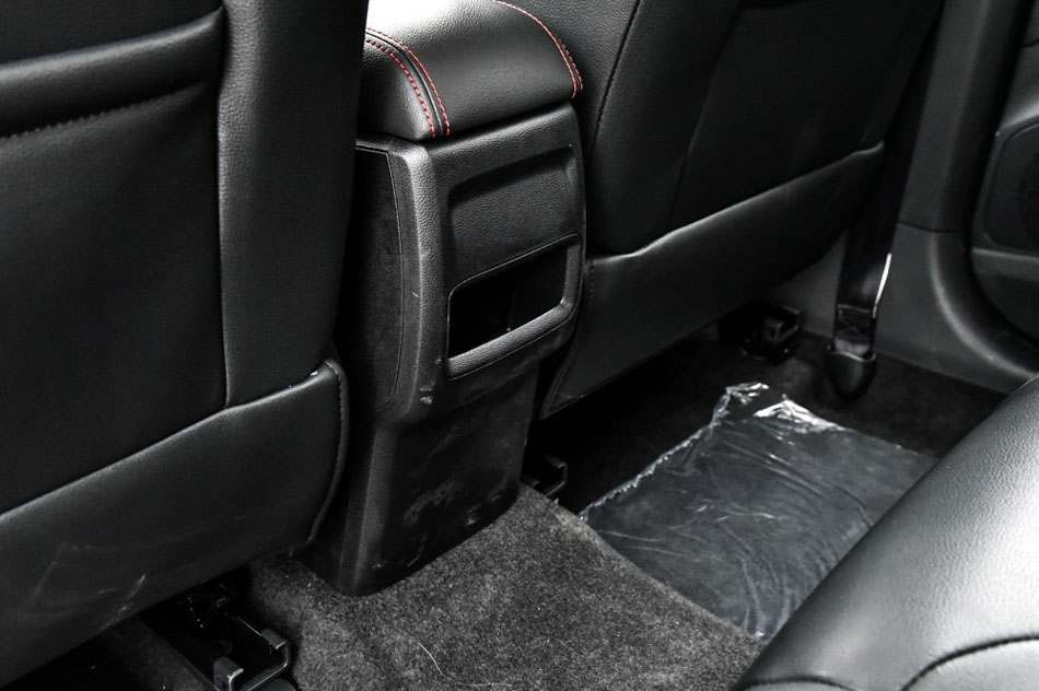 2017款 16T 自动旗舰互联网版 座椅空间