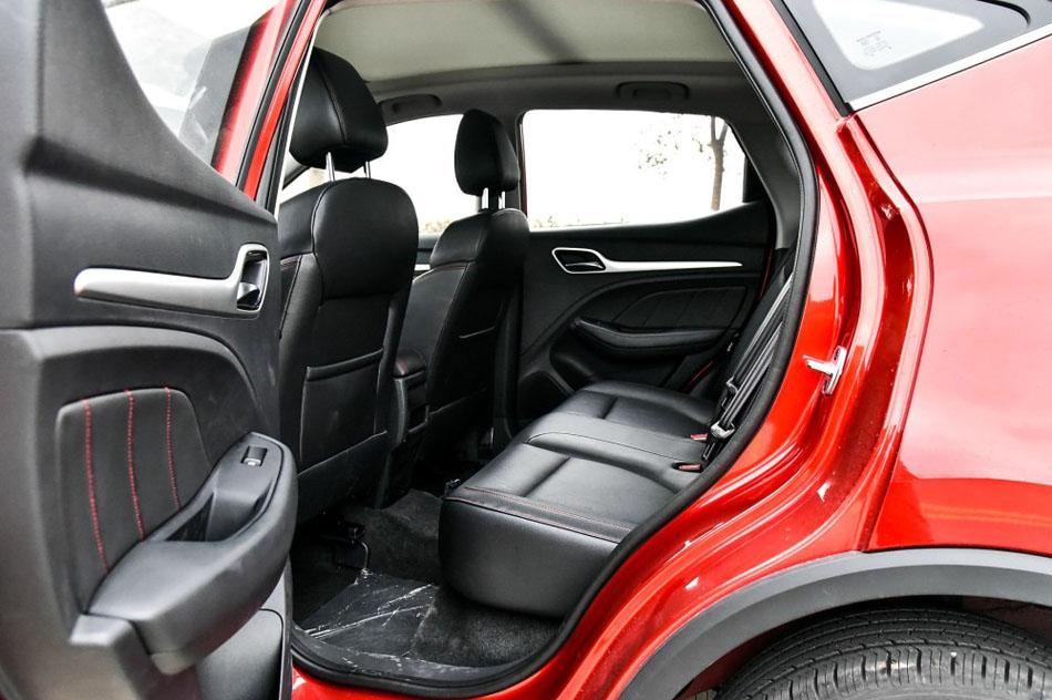 2017款 16T 自动旗舰互联网版 座椅空间