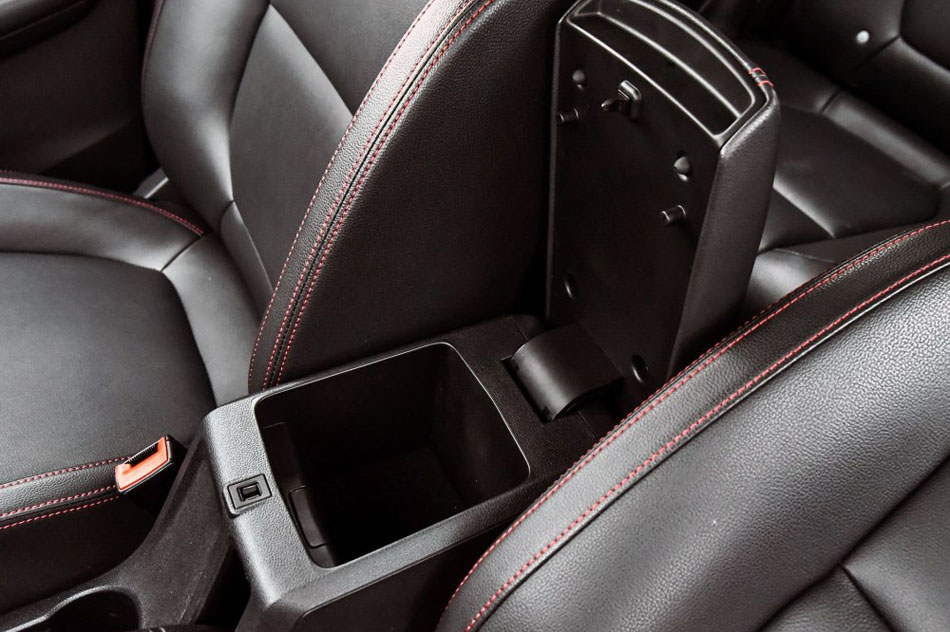 2017款 16T 自动旗舰互联网版 座椅空间