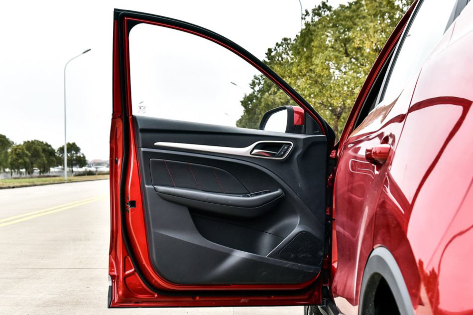 2017款 16T 自动旗舰互联网版 座椅空间