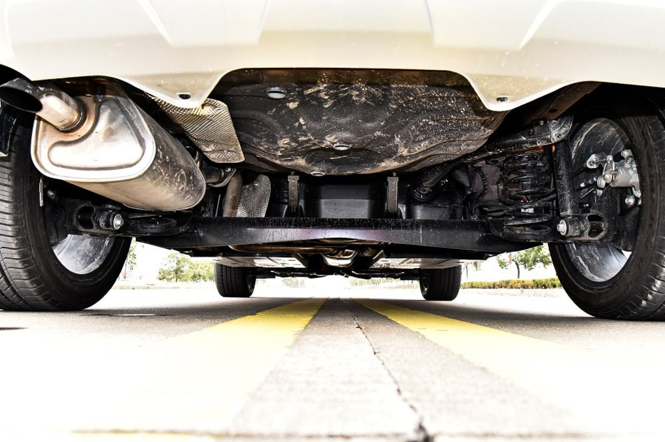 2017款 16T 自动旗舰互联网版 引擎底盘