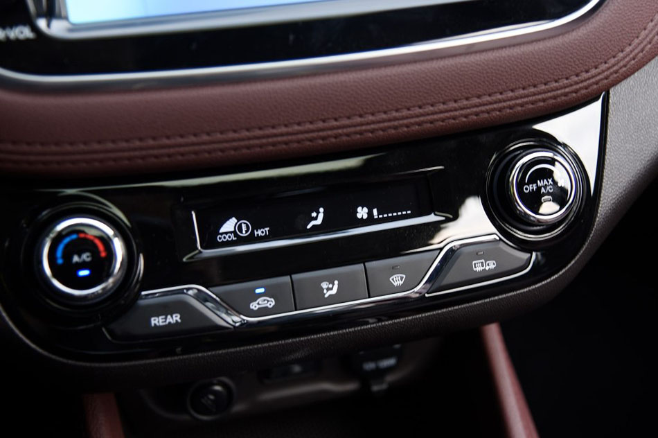 2017款 1.6L 手动精英型 内饰