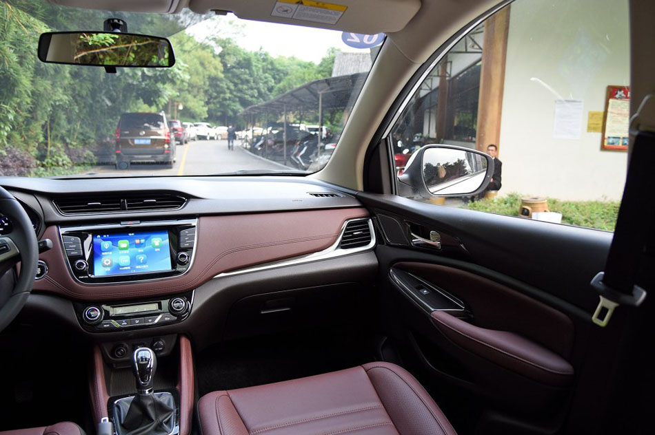 2017款 1.6L 手动精英型 内饰