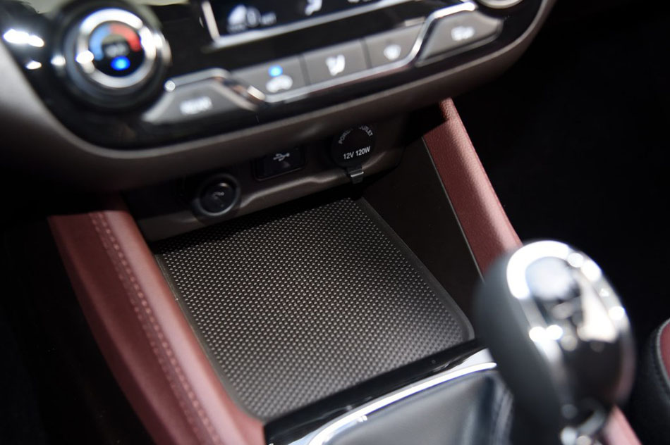 2017款 1.6L 手动精英型 内饰