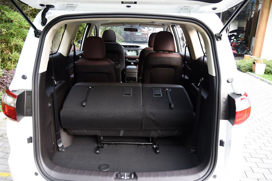 2017款 1.6L 手动精英型 座椅空间