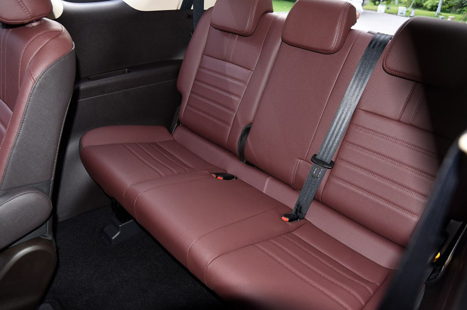 2017款 1.6L 手动精英型 座椅空间