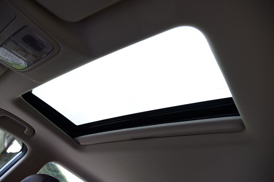 2017款 1.6L 手动精英型 座椅空间