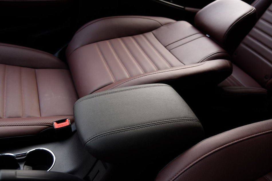 2017款 1.6L 手动精英型 座椅空间
