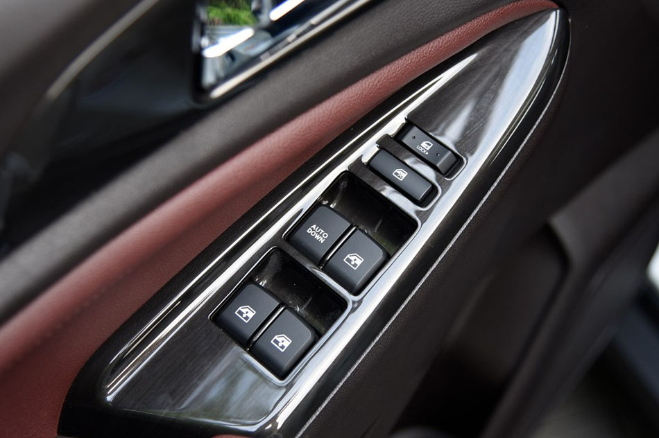 2017款 1.6L 手动精英型 座椅空间