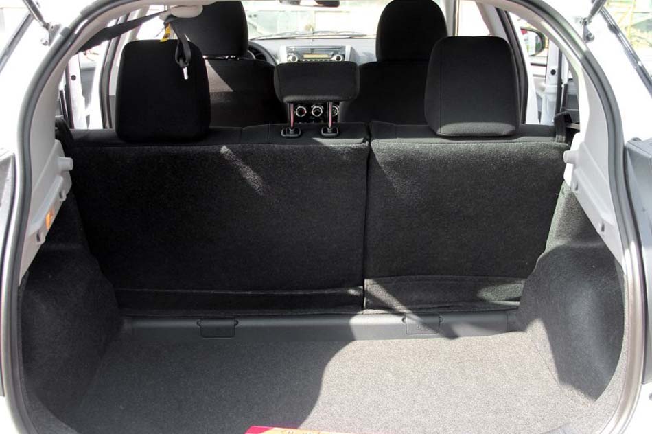 2017款 1.3L 手动锋锐版 座椅空间
