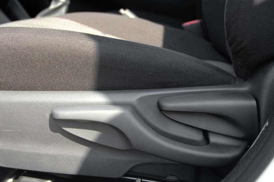 2017款 1.3L 手动锋锐版 座椅空间