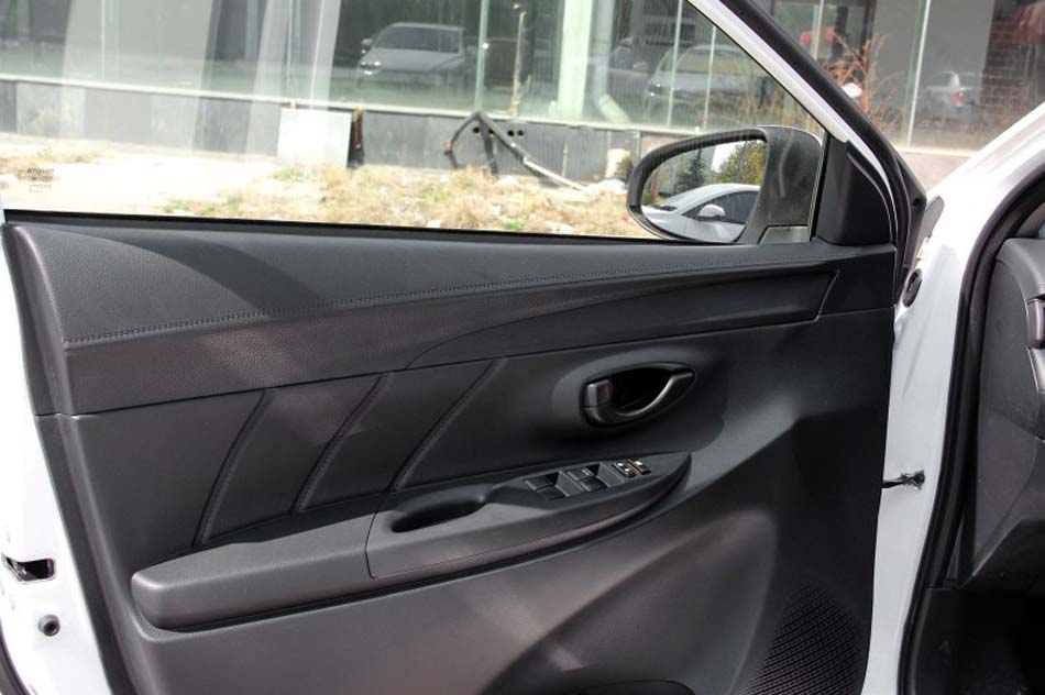 2017款 1.3L 手动锋锐版 座椅空间