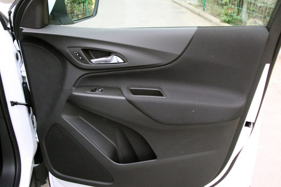 2017款 535T 自动领界版 座椅空间