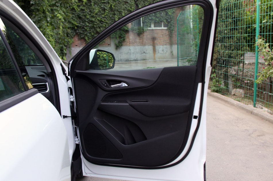 2017款 535T 自动领界版 座椅空间