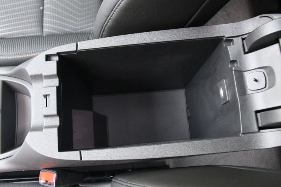2017款 535T 自动领界版 座椅空间