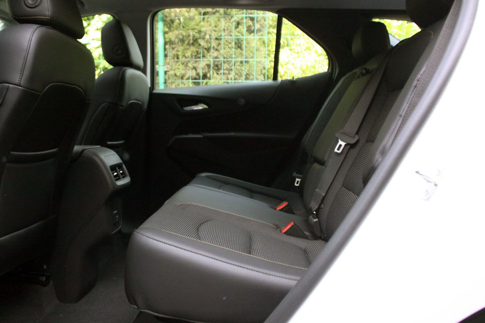 2017款 535T 自动领界版 座椅空间
