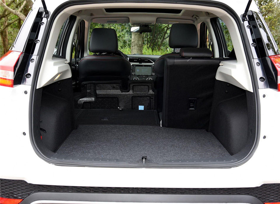 海马S5 Young  2017款 1.6L 手动尊贵型 座椅空间