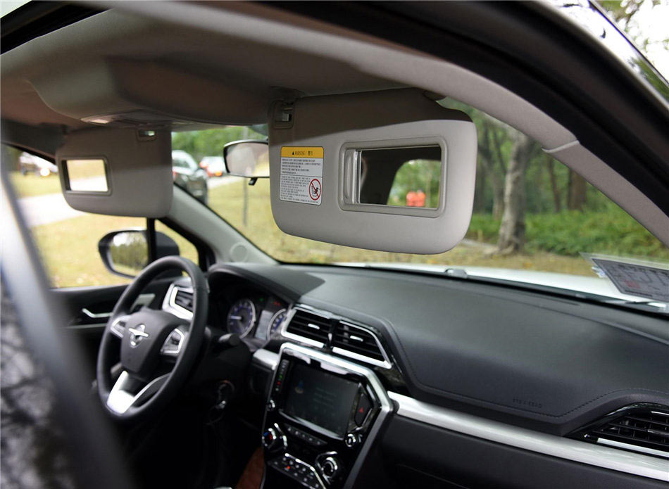 海马S5 Young  2017款 1.6L 手动尊贵型 座椅空间