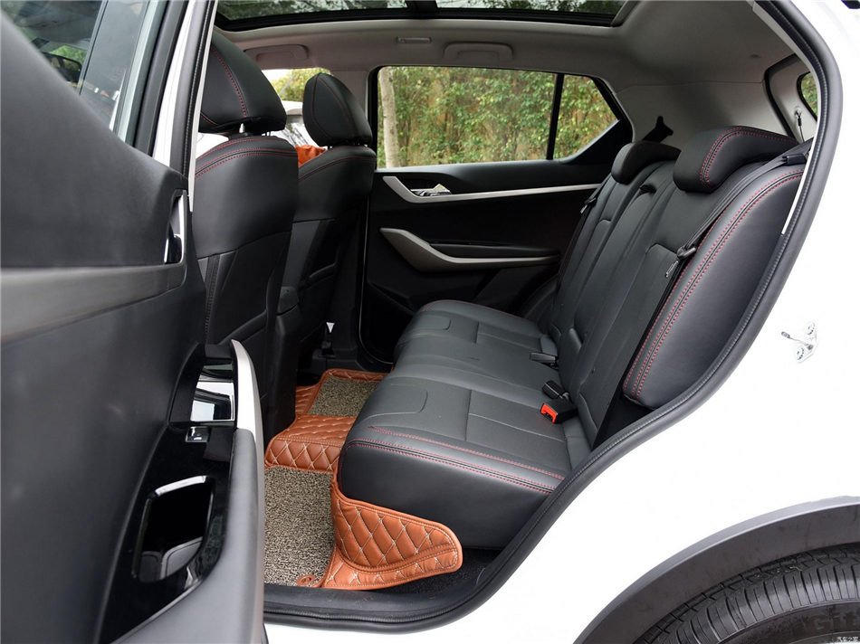 海马S5 Young  2017款 1.6L 手动尊贵型 座椅空间