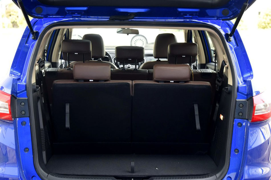 2017款 2.0L 手动舒适型 座椅空间