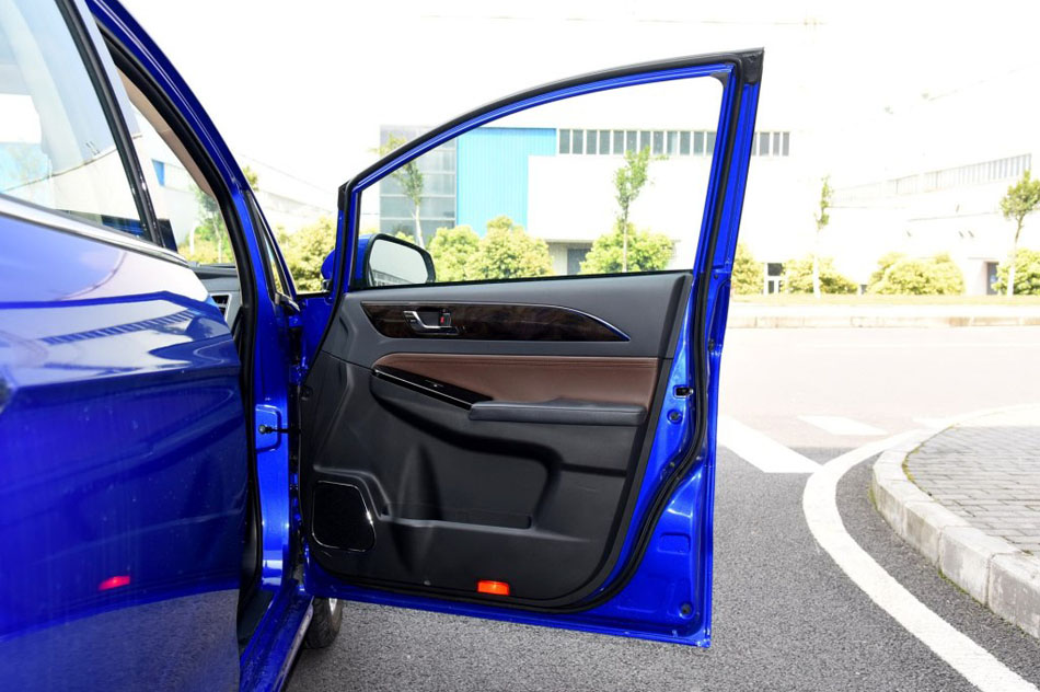 2017款 2.0L 手动舒适型 座椅空间