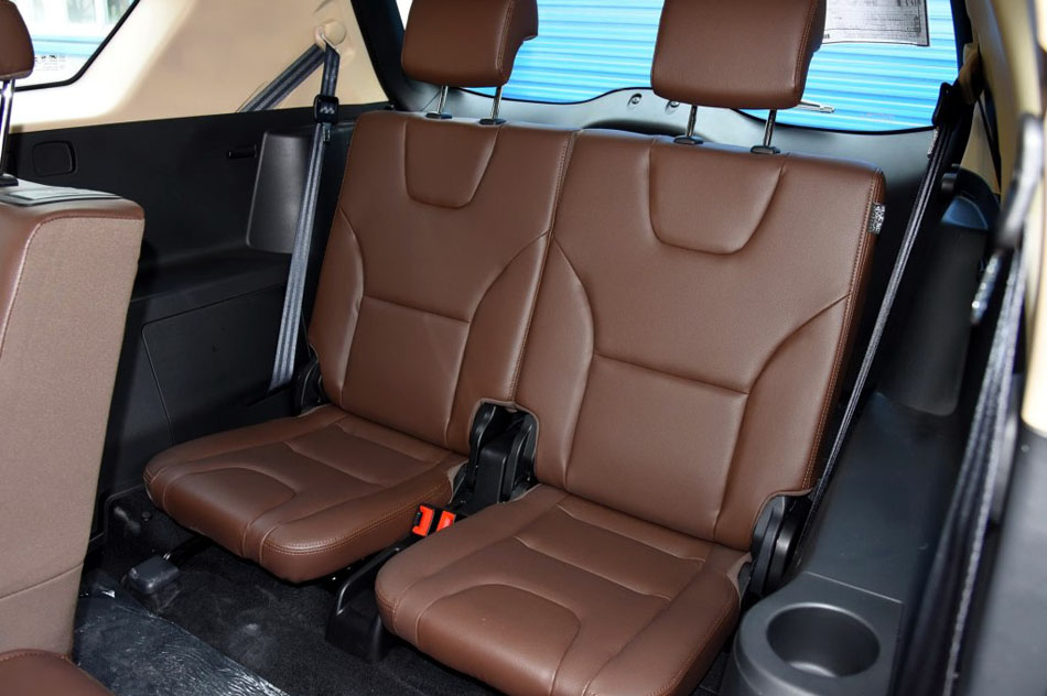 2017款 2.0L 手动舒适型 座椅空间