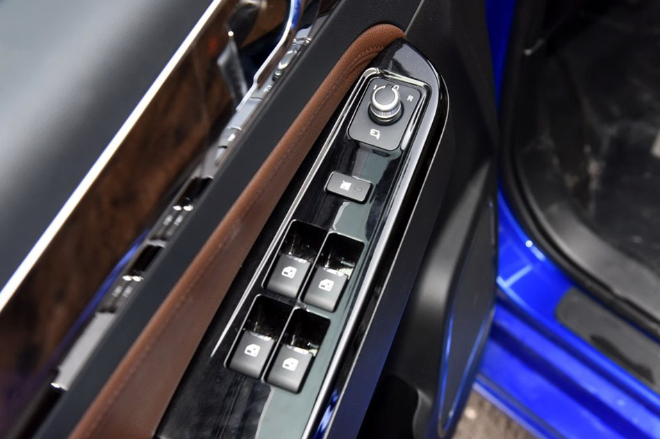 2017款 2.0L 手动舒适型 座椅空间