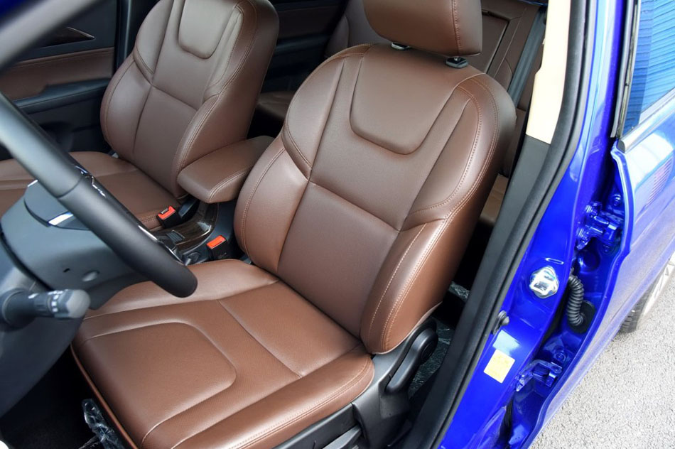 2017款 2.0L 手动舒适型 座椅空间
