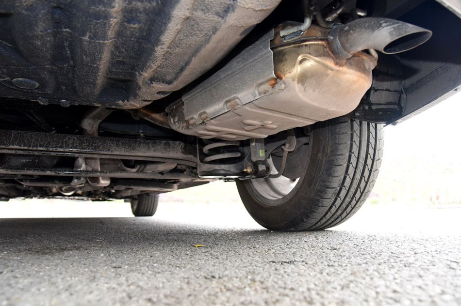 2017款 2.0L 手动舒适型 引擎地盘