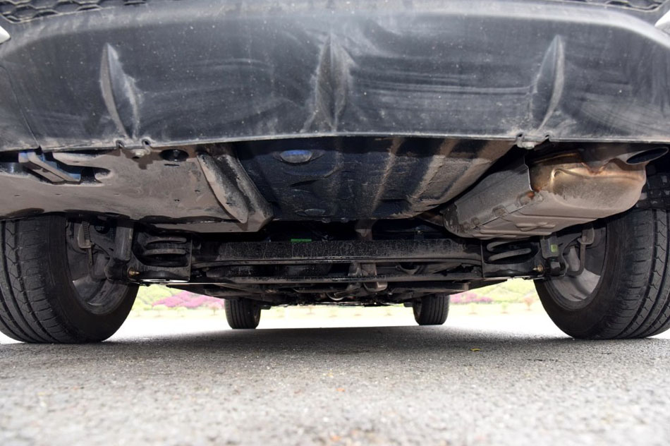 2017款 2.0L 手动舒适型 引擎地盘