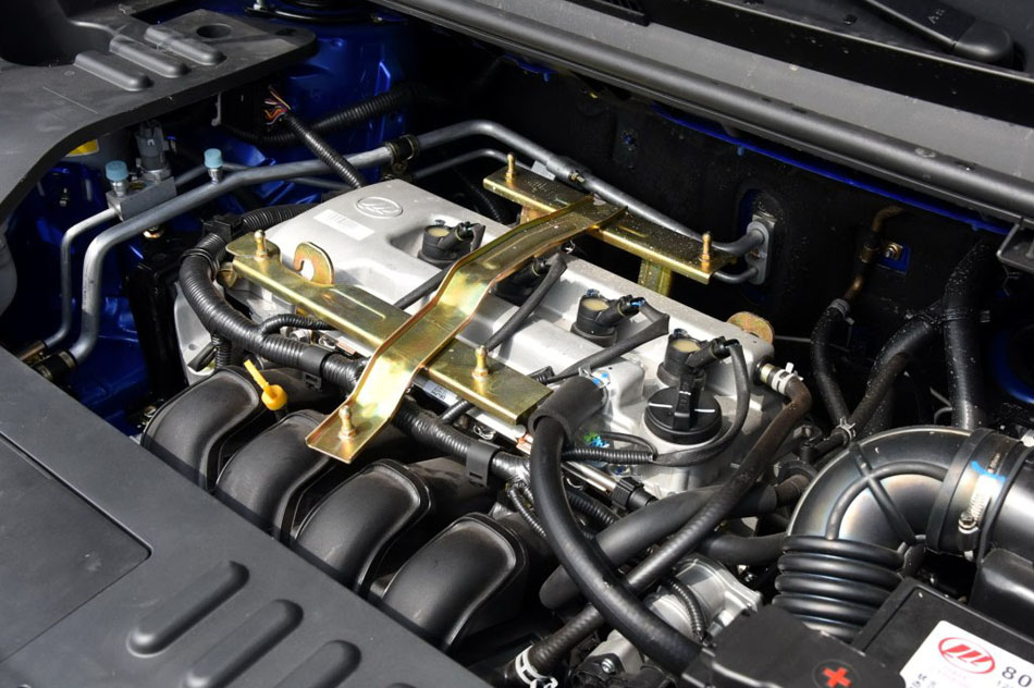 2017款 2.0L 手动舒适型 引擎地盘