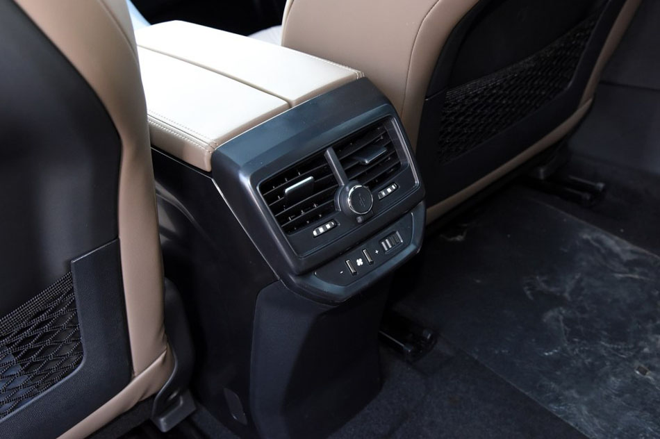 2017款 380THP 7座豪华GT版 座椅空间