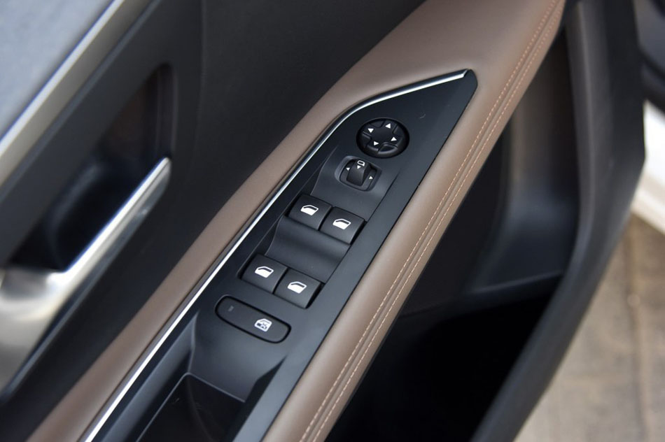 2017款 380THP 7座豪华GT版 座椅空间