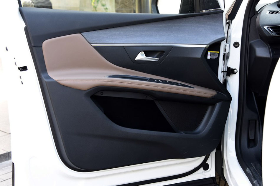 2017款 380THP 7座豪华GT版 座椅空间