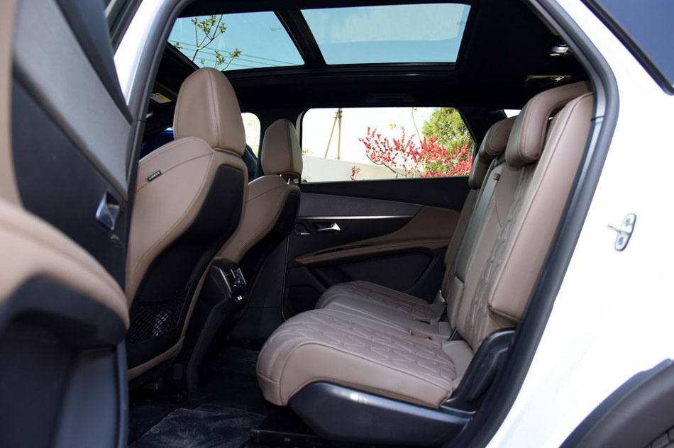 2017款 380THP 7座豪华GT版 座椅空间