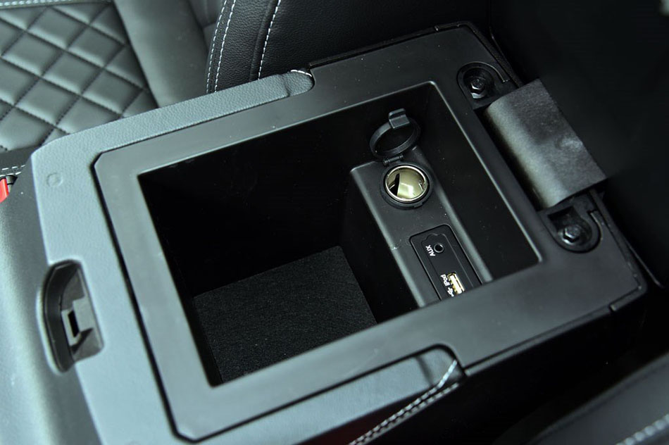 2017款 1.5T CVT尊贵型 内饰