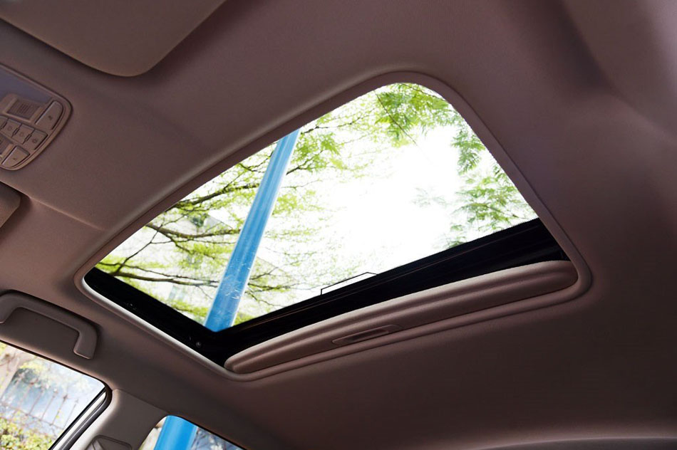 2017款 1.5T CVT尊贵型 内饰