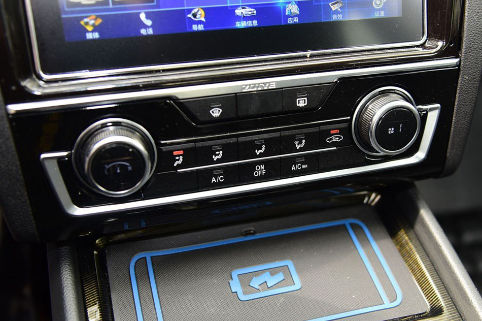 2017款 1.5T CVT尊贵型 内饰