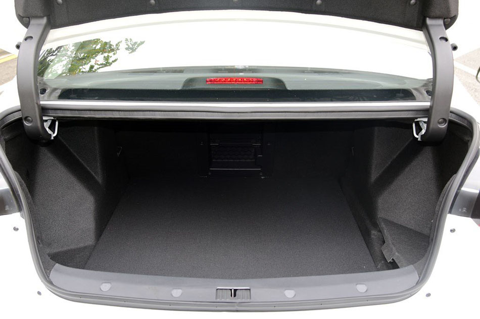 2017款 1.5T CVT尊贵型 座椅空间