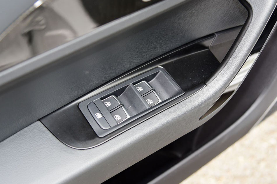 2017款 1.5T CVT尊贵型 座椅空间