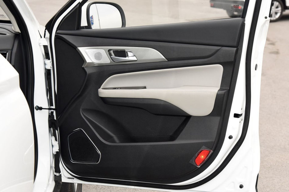 2017款 1.3T 手动豪华型 座椅空间