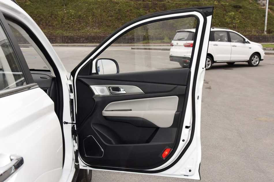 2017款 1.3T 手动豪华型 座椅空间