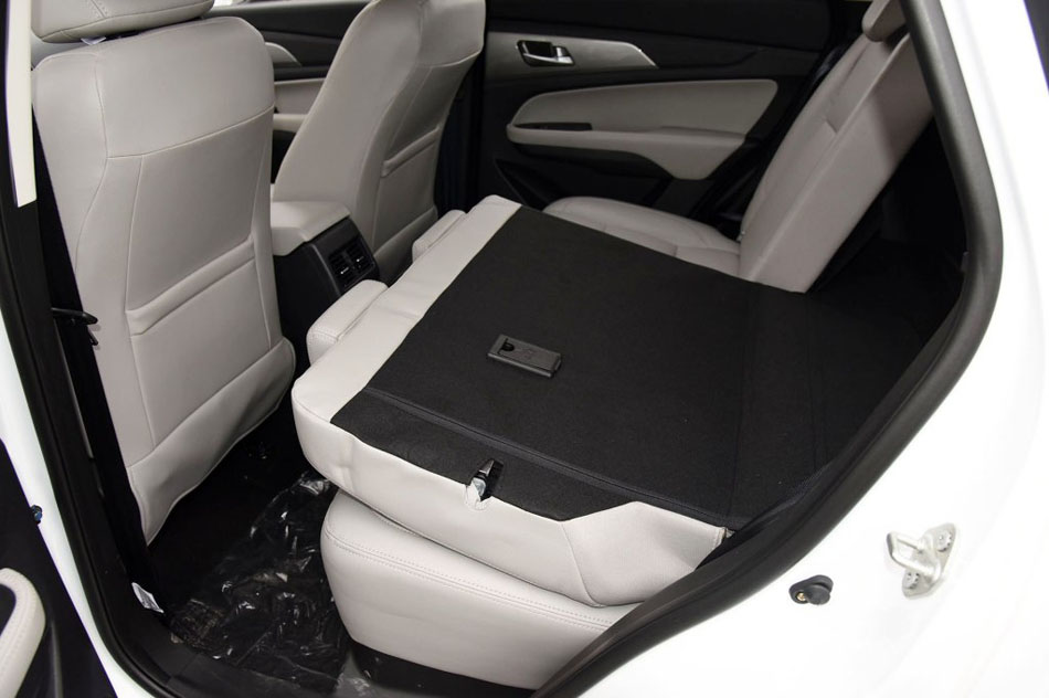 2017款 1.3T 手动豪华型 座椅空间