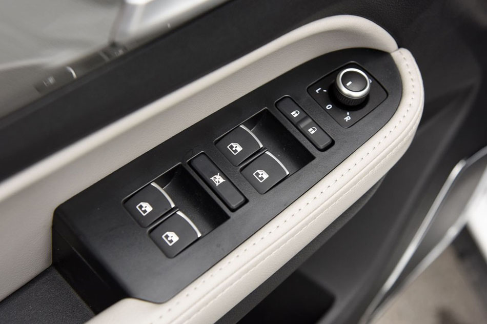 2017款 1.3T 手动豪华型 座椅空间