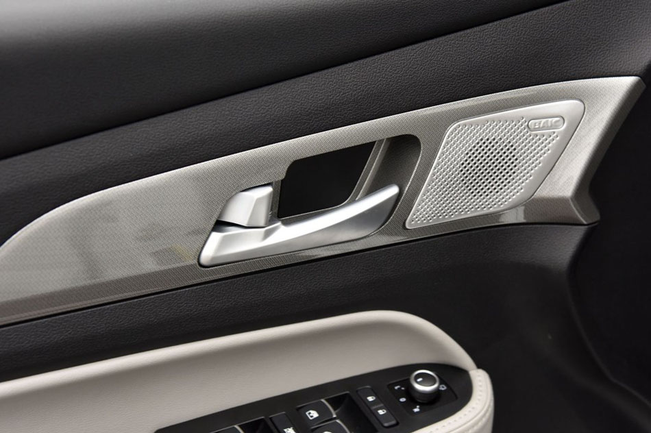 2017款 1.3T 手动豪华型 座椅空间