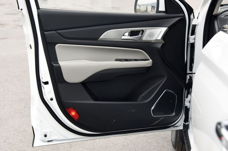 2017款 1.3T 手动豪华型 座椅空间