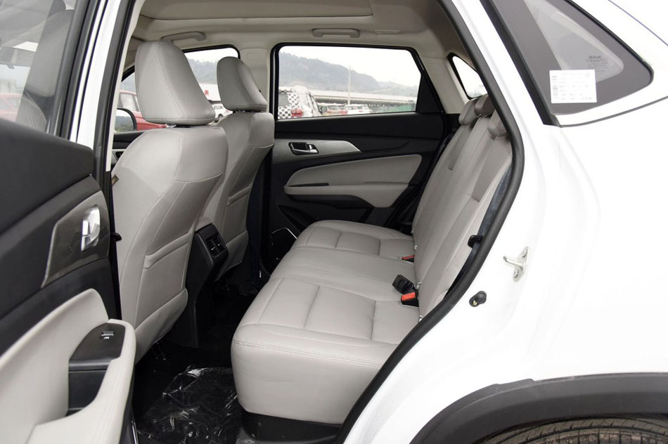 2017款 1.3T 手动豪华型 座椅空间