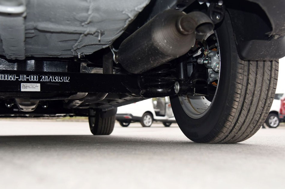 2017款 1.3T 手动豪华型 引擎地盘