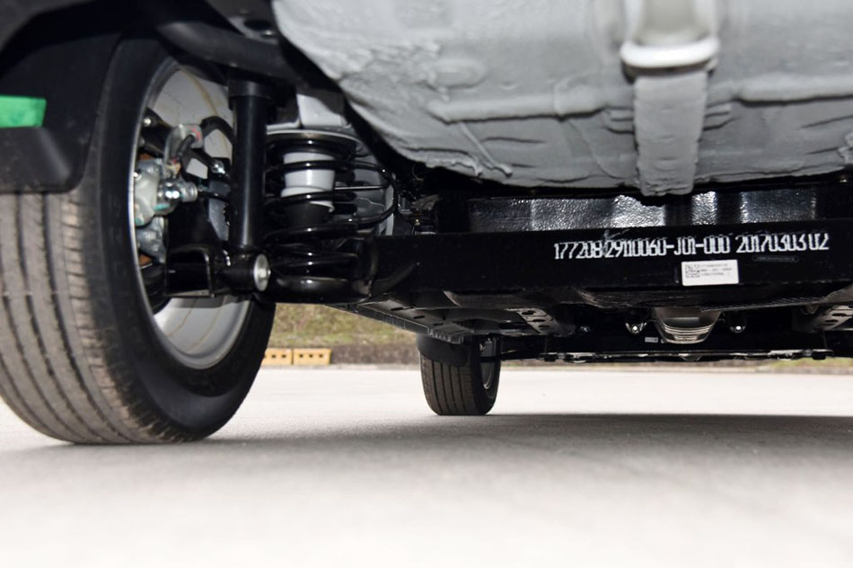 2017款 1.3T 手动豪华型 引擎地盘