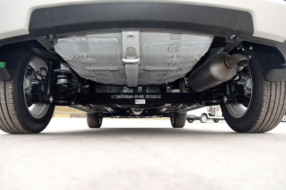 2017款 1.3T 手动豪华型 引擎地盘